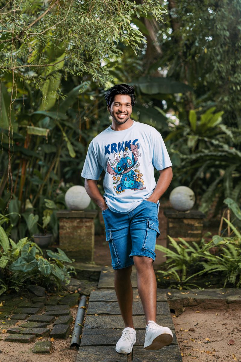 Stitch Money Bag Cartoon Print Men’s T-Shirt