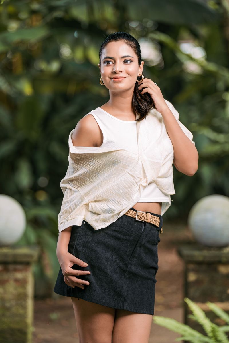 Front knot - Crop Blouse with Skinny & Chain – 2 Pieces